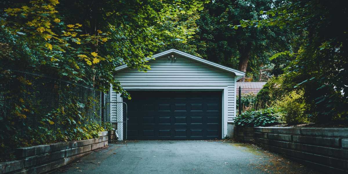 Stuck Garage Door Solutions Near Me